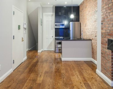 East 10th Street - Photo Thumbnail 2