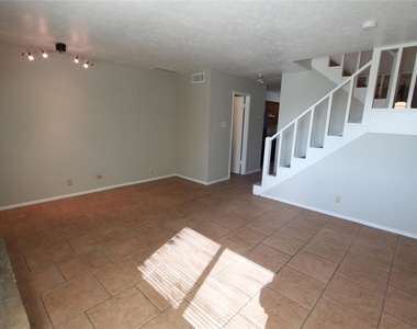 3904 Hudson Bend Rd - Photo Thumbnail 8
