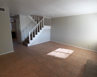 3904 Hudson Bend Rd - Photo Thumbnail 5