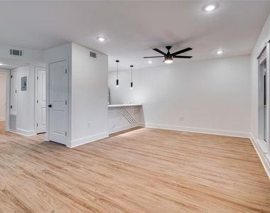 202 E 45th St - Photo Thumbnail 1