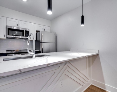 202 E 45th St - Photo Thumbnail 9