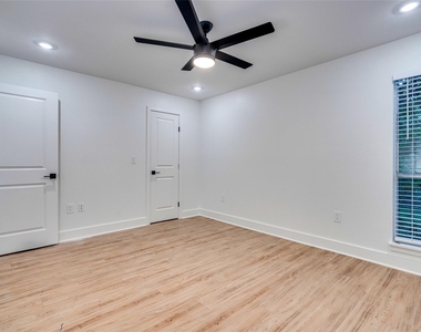 202 E 45th St - Photo Thumbnail 21
