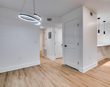 202 E 45th St - Photo Thumbnail 7