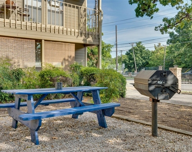 202 E 45th St - Photo Thumbnail 26