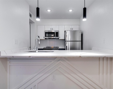 202 E 45th St - Photo Thumbnail 10