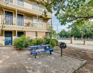 202 E 45th St - Photo Thumbnail 24