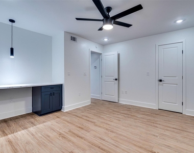 202 E 45th St - Photo Thumbnail 19