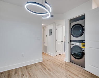 202 E 45th St - Photo Thumbnail 22