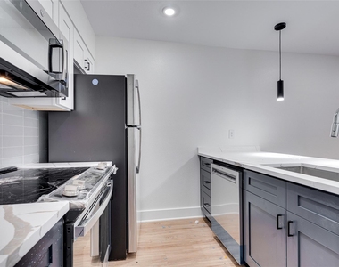 202 E 45th St - Photo Thumbnail 12