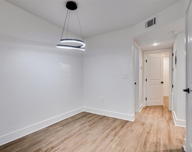 202 E 45th St - Photo Thumbnail 6