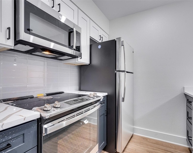 202 E 45th St - Photo Thumbnail 16
