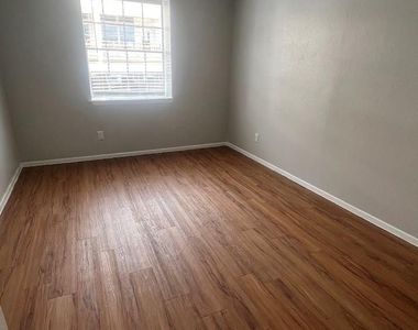 307 E 31st St - Photo Thumbnail 17