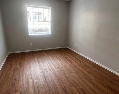 307 E 31st St - Photo Thumbnail 16