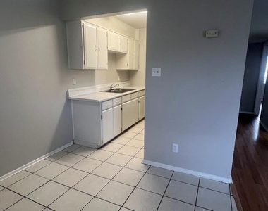 307 E 31st St - Photo Thumbnail 4