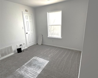 13609 Letti Ln - Photo Thumbnail 5