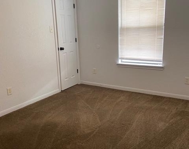 3700 Dustin Ct - Photo Thumbnail 6
