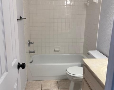 3700 Dustin Ct - Photo Thumbnail 4