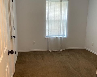 3700 Dustin Ct - Photo Thumbnail 5