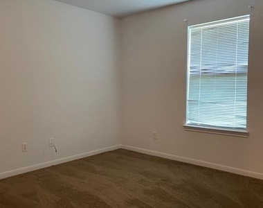 3700 Dustin Ct - Photo Thumbnail 7