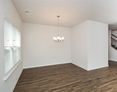 350 Cranston Drive - Photo Thumbnail 8