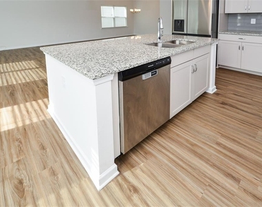 350 Cranston Drive - Photo Thumbnail 13