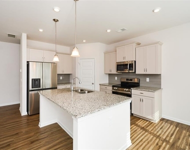 350 Cranston Drive - Photo Thumbnail 9