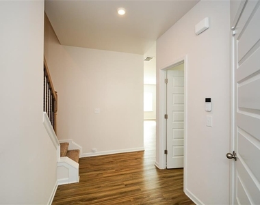 350 Cranston Drive - Photo Thumbnail 5