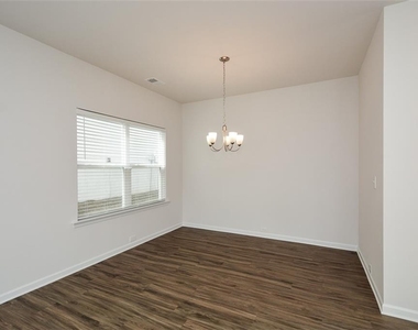 350 Cranston Drive - Photo Thumbnail 7
