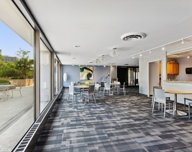4343 N Clarendon Avenue - Photo Thumbnail 14