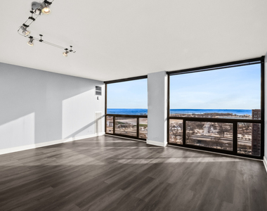 4343 N Clarendon Avenue - Photo Thumbnail 4