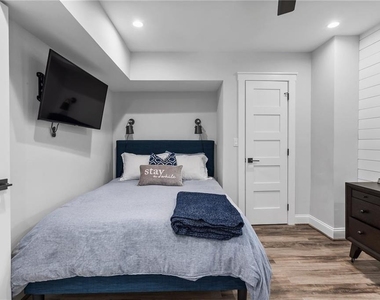 663 Yorkshire Road Ne - Photo Thumbnail 75