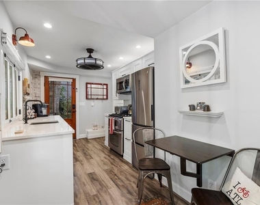 663 Yorkshire Road Ne - Photo Thumbnail 71