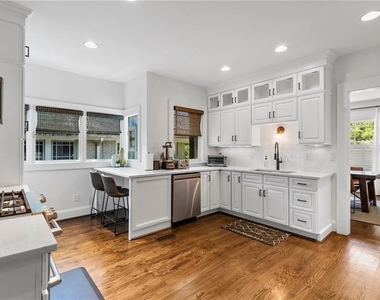 663 Yorkshire Road Ne - Photo Thumbnail 24