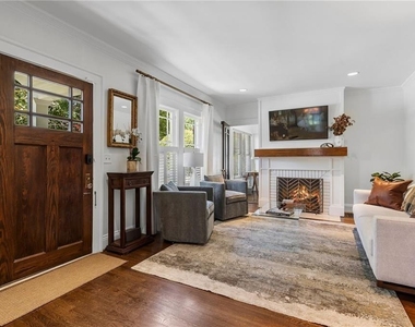 663 Yorkshire Road Ne - Photo Thumbnail 10