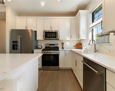 11929 Sacra Place - Photo Thumbnail 6