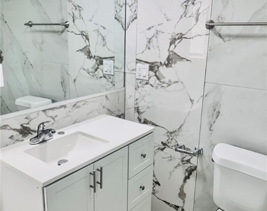 826 Wiggins Pass Road - Photo Thumbnail 15