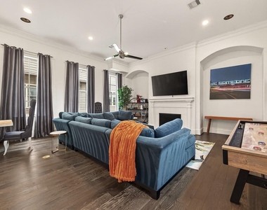 2506 Mckinney Street - Photo Thumbnail 10