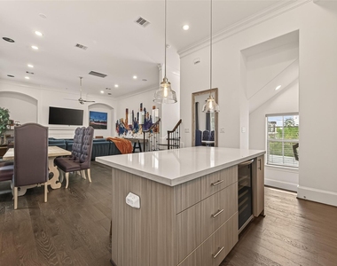 2506 Mckinney Street - Photo Thumbnail 4