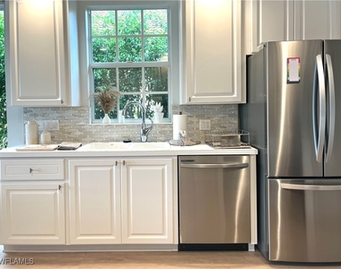 5477 Freeport Lane - Photo Thumbnail 6
