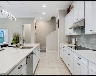 3320 Pilot Circle - Photo Thumbnail 14