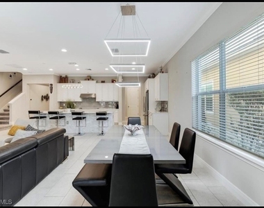 3320 Pilot Circle - Photo Thumbnail 11