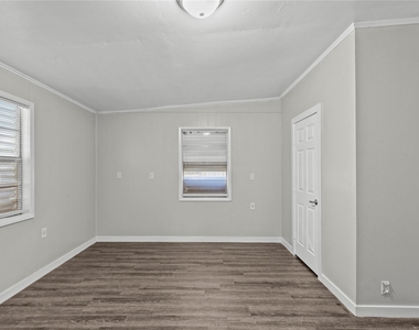 1916 N Logan Street - Photo Thumbnail 7