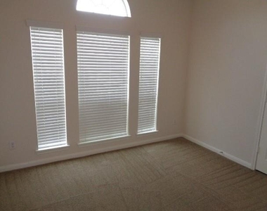 19323 Palmoral Drive - Photo Thumbnail 3