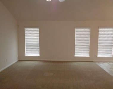 19323 Palmoral Drive - Photo Thumbnail 5