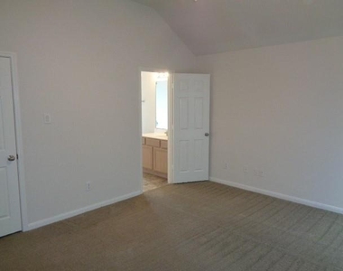 19323 Palmoral Drive - Photo Thumbnail 13