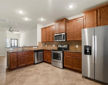 15524 Marina Drive - Photo Thumbnail 6