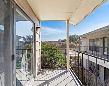 1818 Augusta Drive - Photo Thumbnail 10
