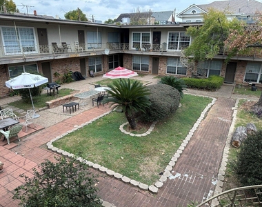 820 W Alabama Street - Photo Thumbnail 11