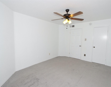10639 Braes Bend Drive - Photo Thumbnail 13
