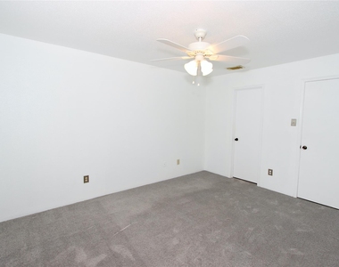 10639 Braes Bend Drive - Photo Thumbnail 7